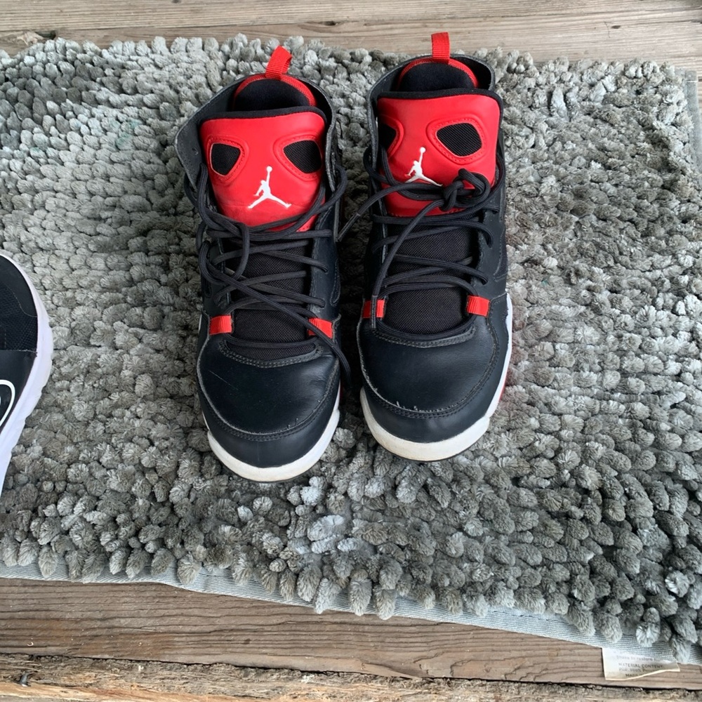 - Size5.5Y Jordan flight club 91 bred used good condition .